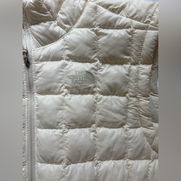 Women's NorthFace Vest - Picture 4 of 4